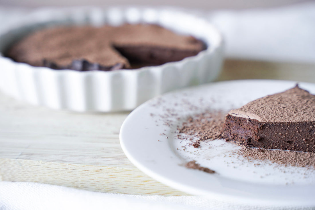 Simple flourless chocolate cake