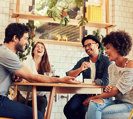 how to eat healthy food while dining out, friends at cafe